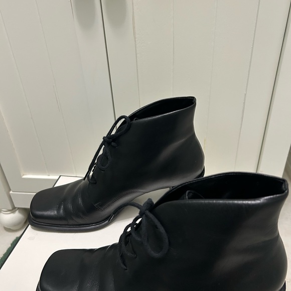 Pesaro Black Heeled Boots Sleek Leather Design - Picture 3 of 6